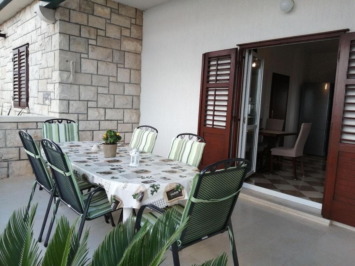 Apartments Jelka Postira Exterior photo